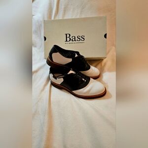 G H Bass&Co size 8 Enfield